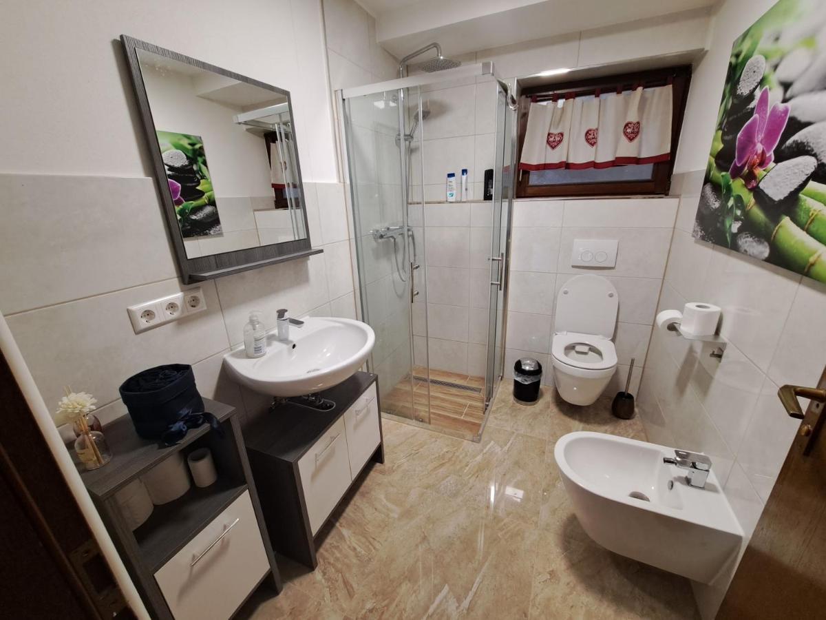Schoene Wohnung Am Georgenberg Ройтлинген Екстериор снимка